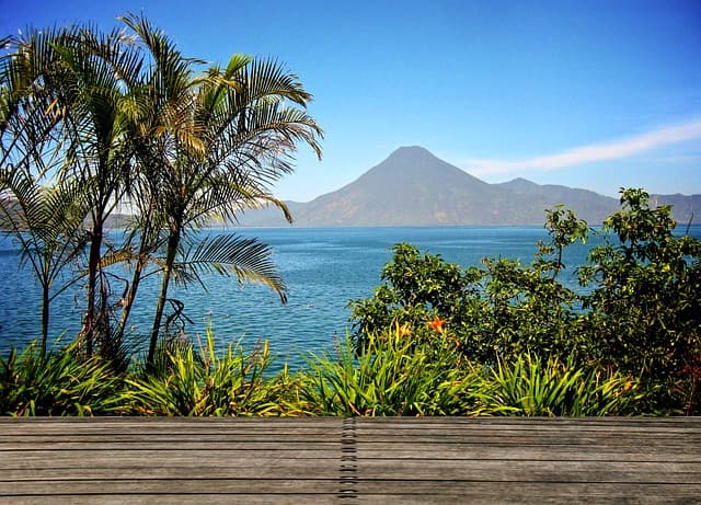 "10 Essential Travel Tips for Exploring Lake Atitlán"