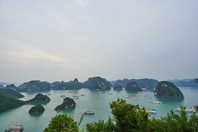 Halong Bay Travel Cost - Average Price of a Vacation to Halong Bay: Food & Meal Budget, Daily & Weekly Expenses